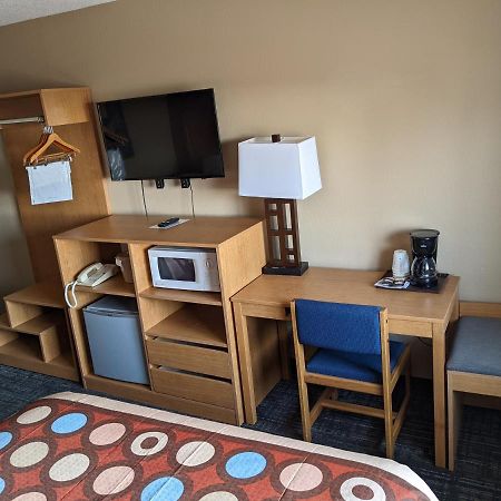 Super 8 By Wyndham Baxter/Brainerd Area Hotel Екстериор снимка