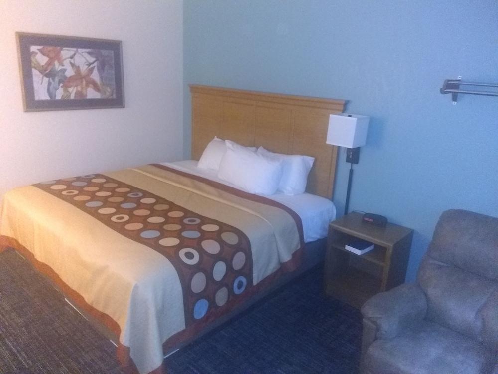 Super 8 By Wyndham Baxter/Brainerd Area Hotel Екстериор снимка