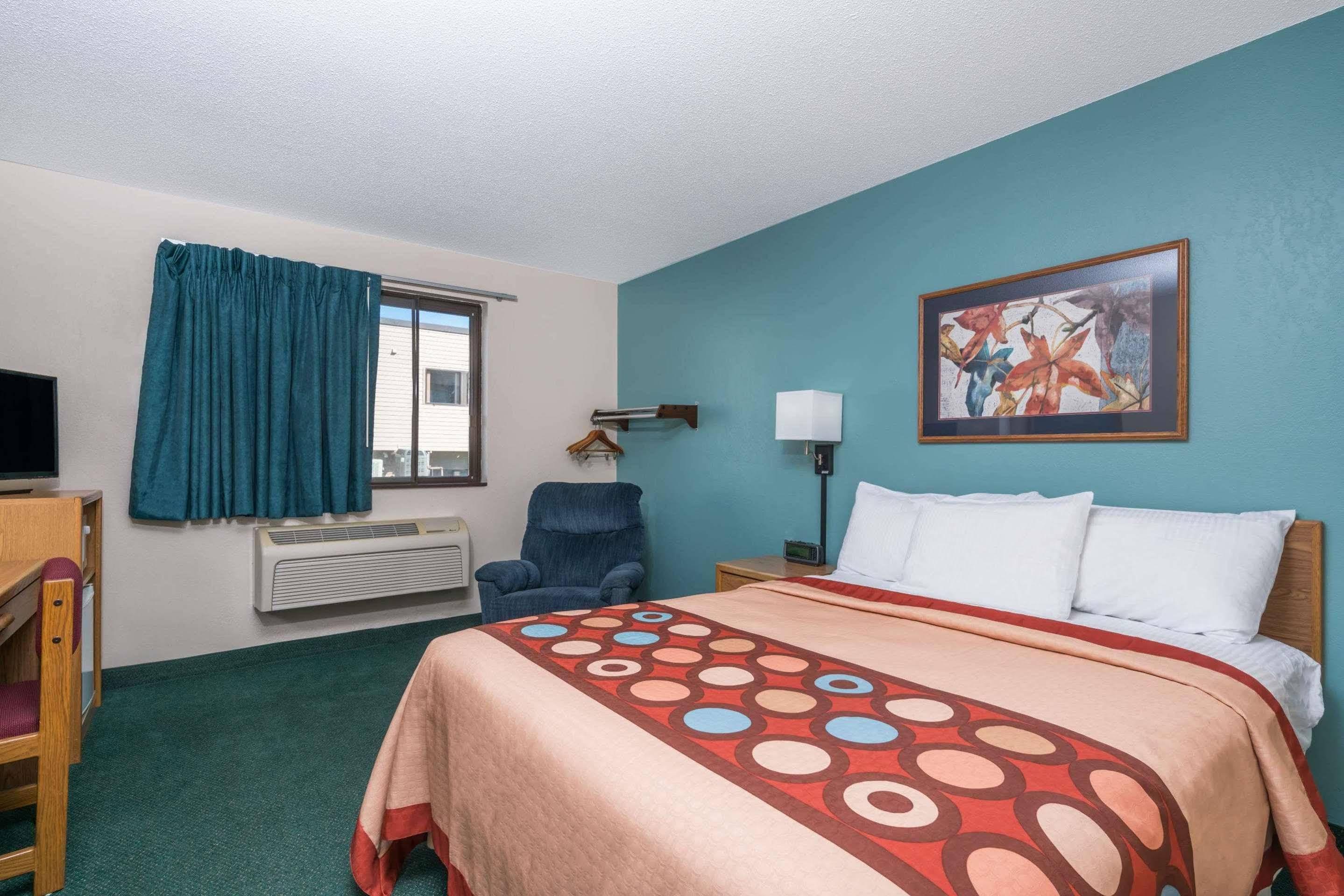 Super 8 By Wyndham Baxter/Brainerd Area Hotel Екстериор снимка