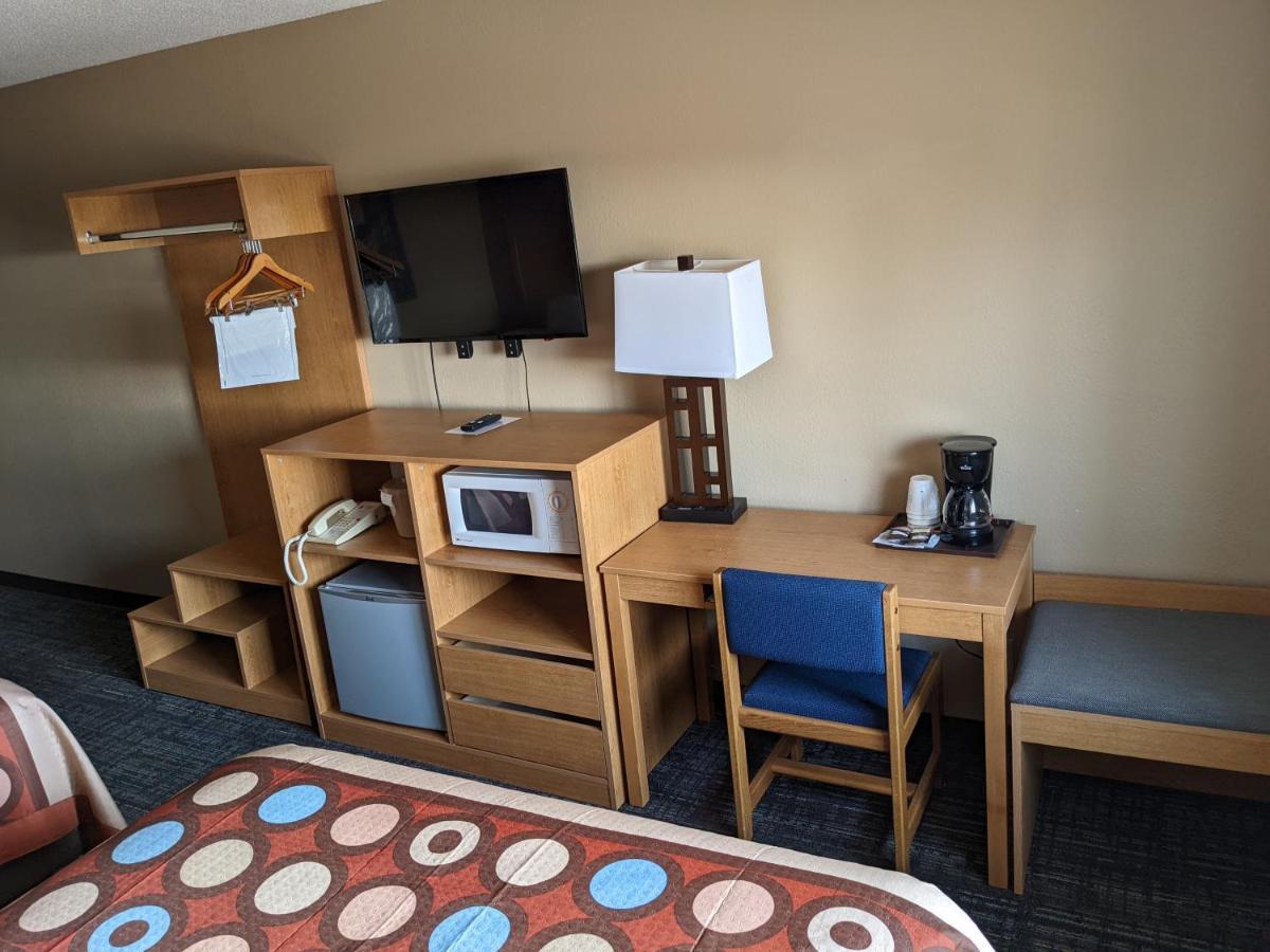 Super 8 By Wyndham Baxter/Brainerd Area Hotel Екстериор снимка