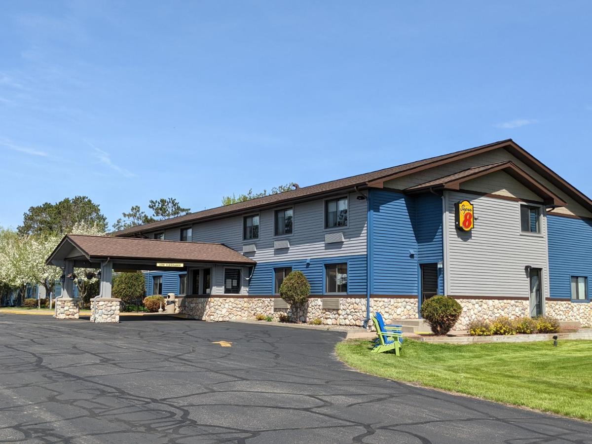 Super 8 By Wyndham Baxter/Brainerd Area Hotel Екстериор снимка