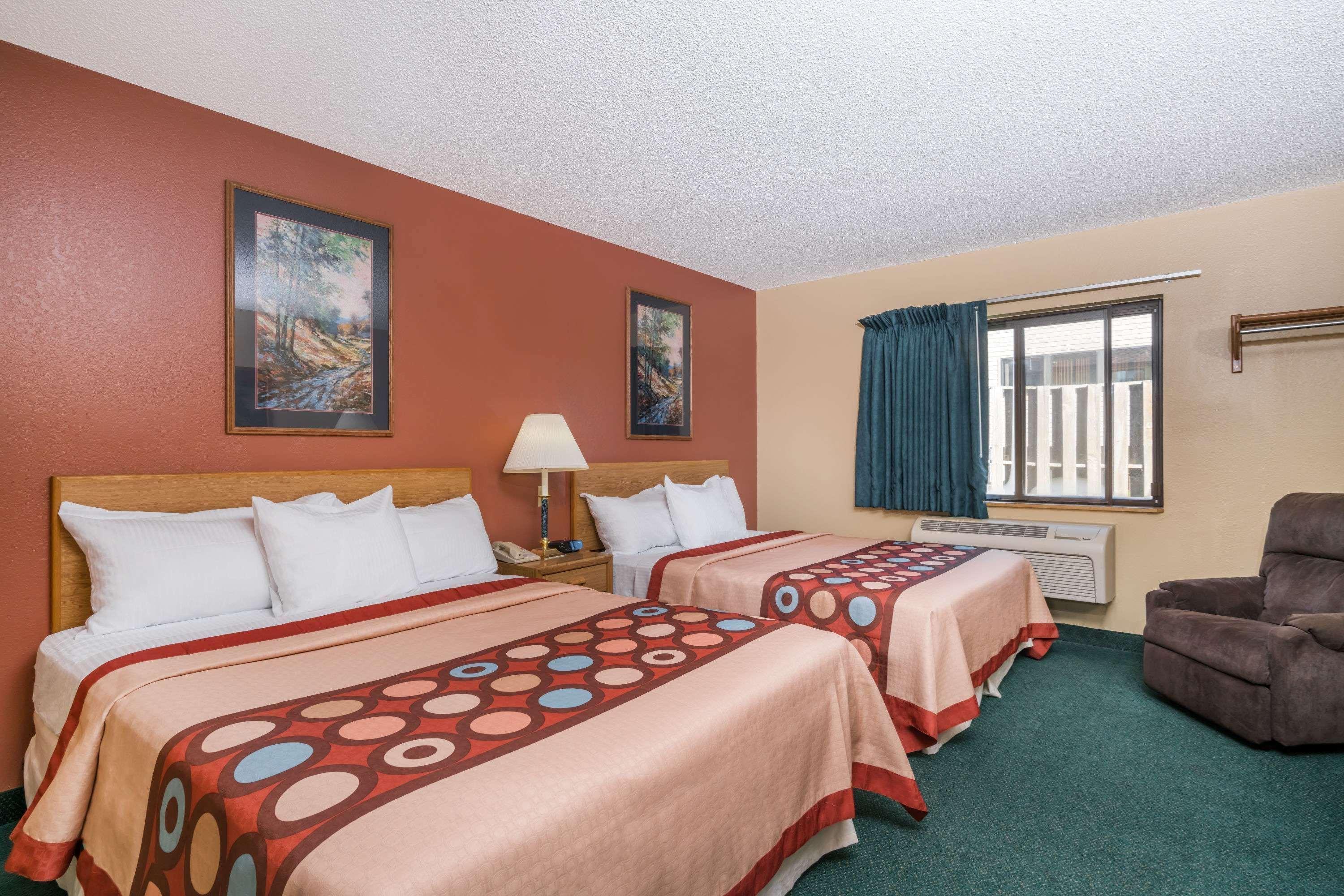 Super 8 By Wyndham Baxter/Brainerd Area Hotel Екстериор снимка