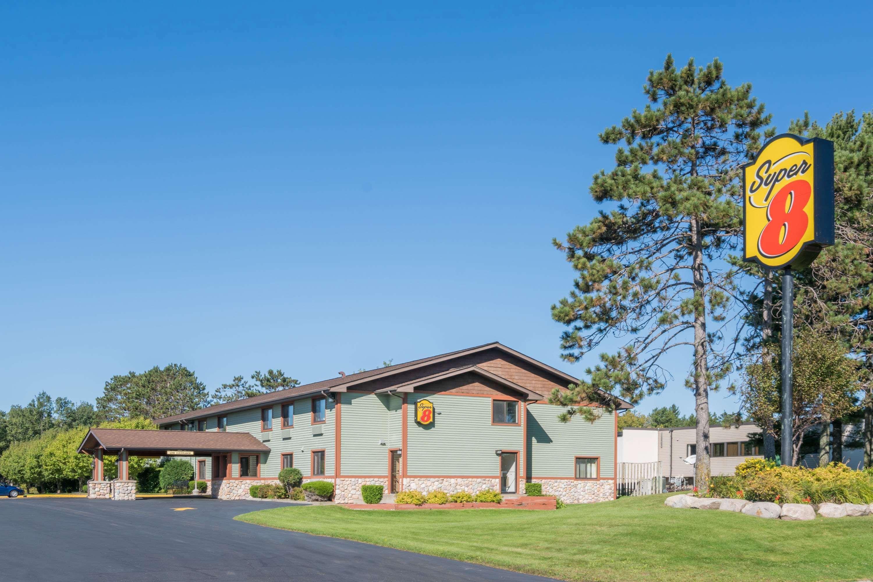 Super 8 By Wyndham Baxter/Brainerd Area Hotel Екстериор снимка