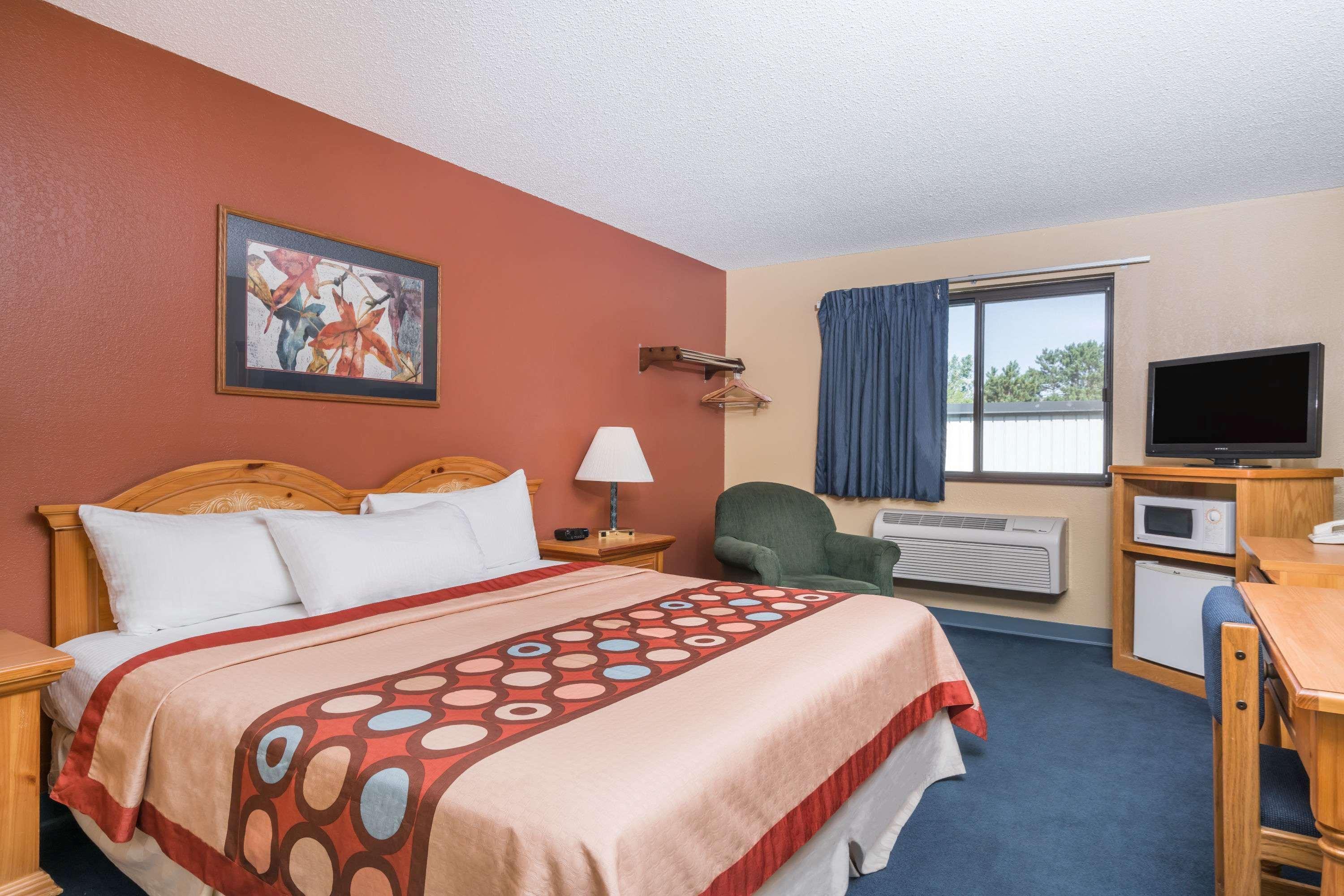 Super 8 By Wyndham Baxter/Brainerd Area Hotel Екстериор снимка