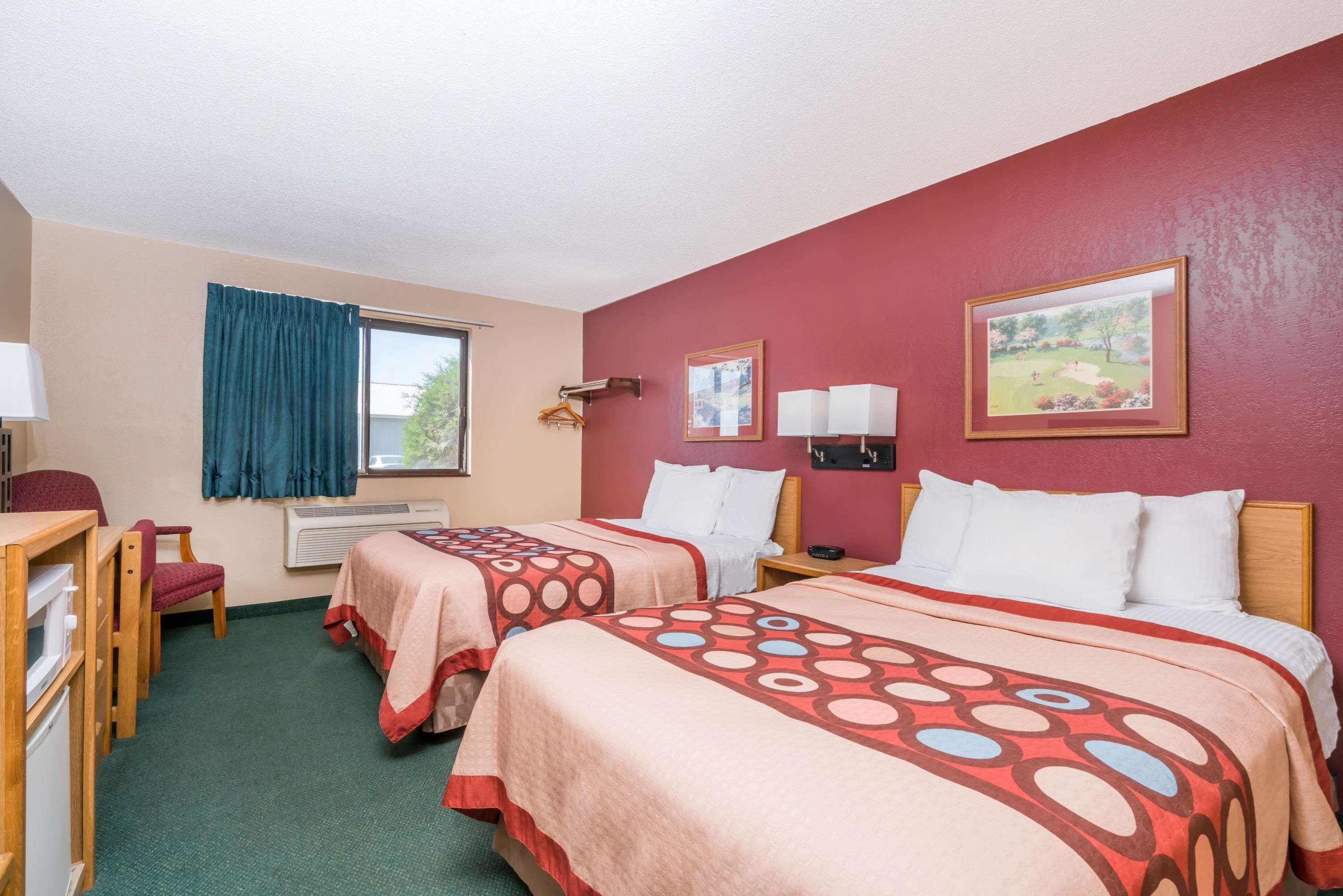 Super 8 By Wyndham Baxter/Brainerd Area Hotel Екстериор снимка