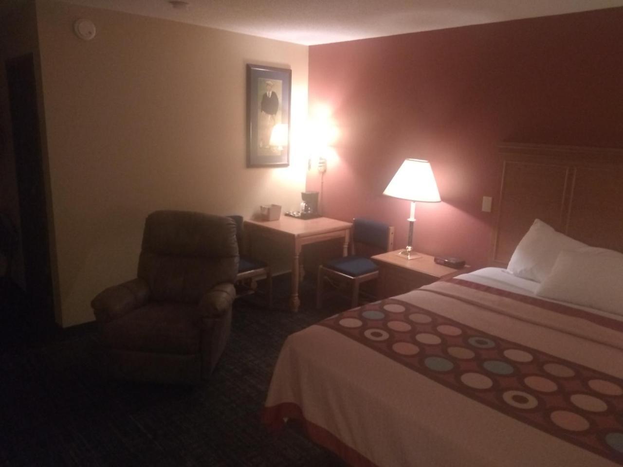 Super 8 By Wyndham Baxter/Brainerd Area Hotel Екстериор снимка
