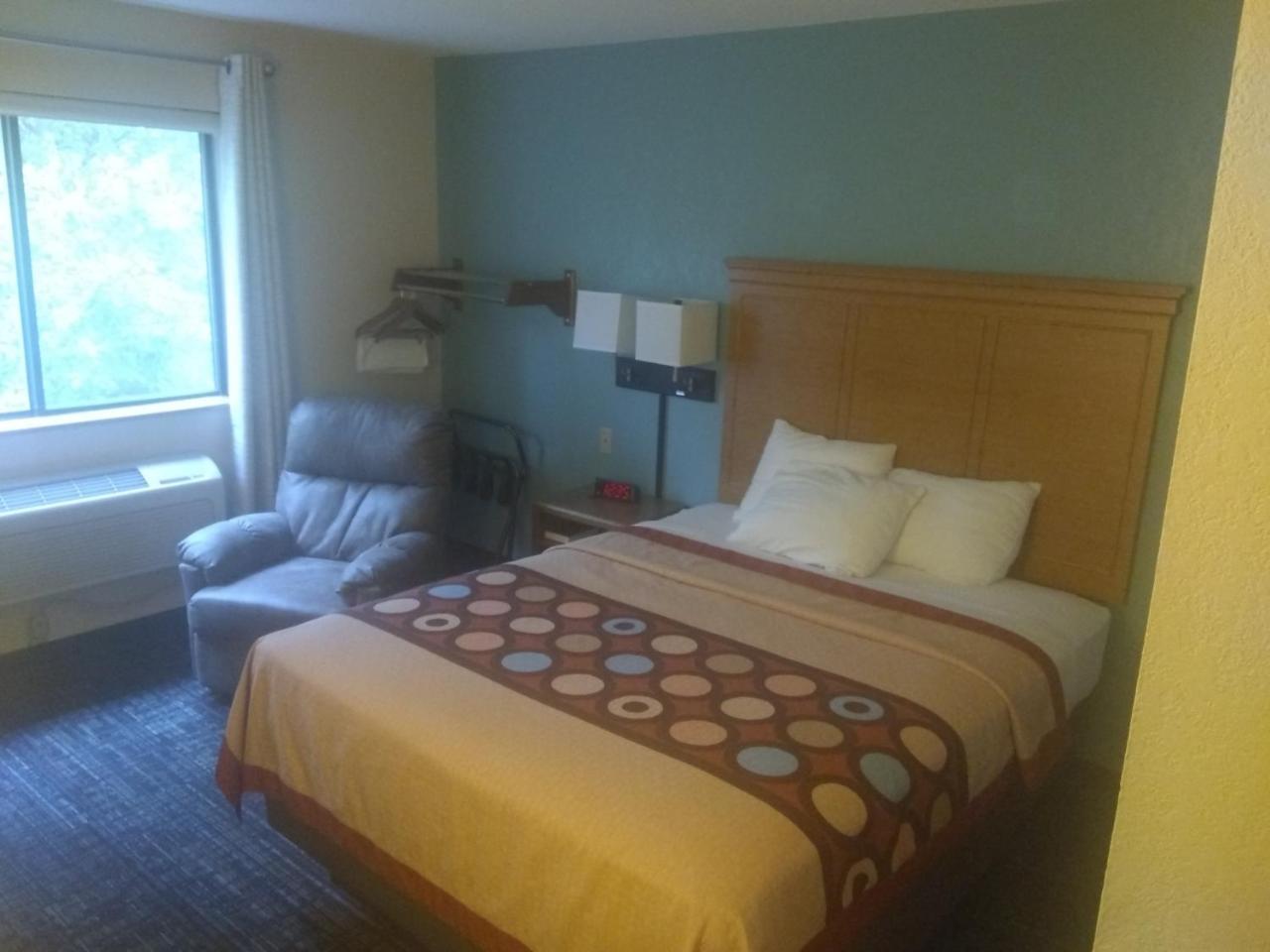 Super 8 By Wyndham Baxter/Brainerd Area Hotel Екстериор снимка