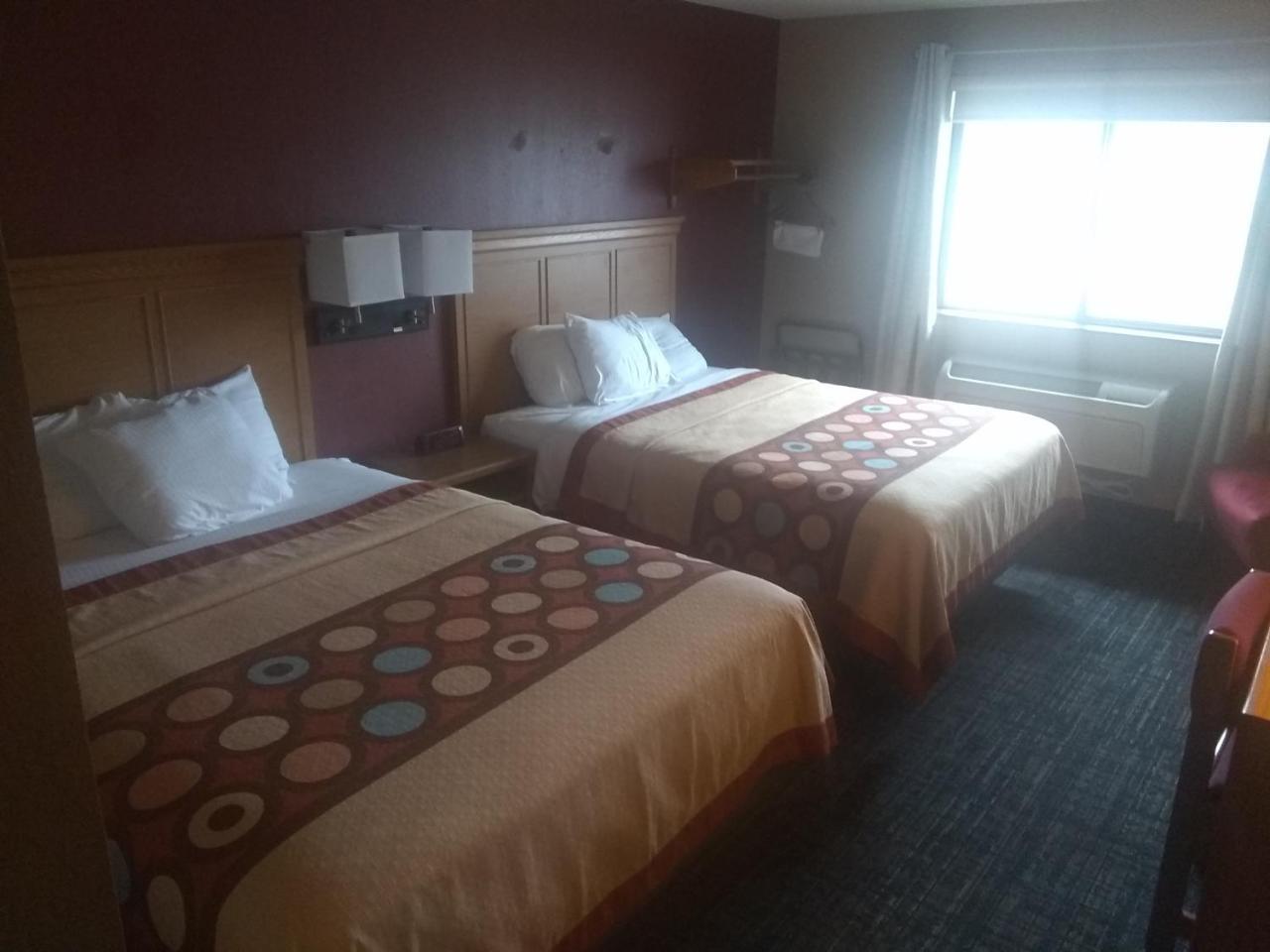 Super 8 By Wyndham Baxter/Brainerd Area Hotel Екстериор снимка